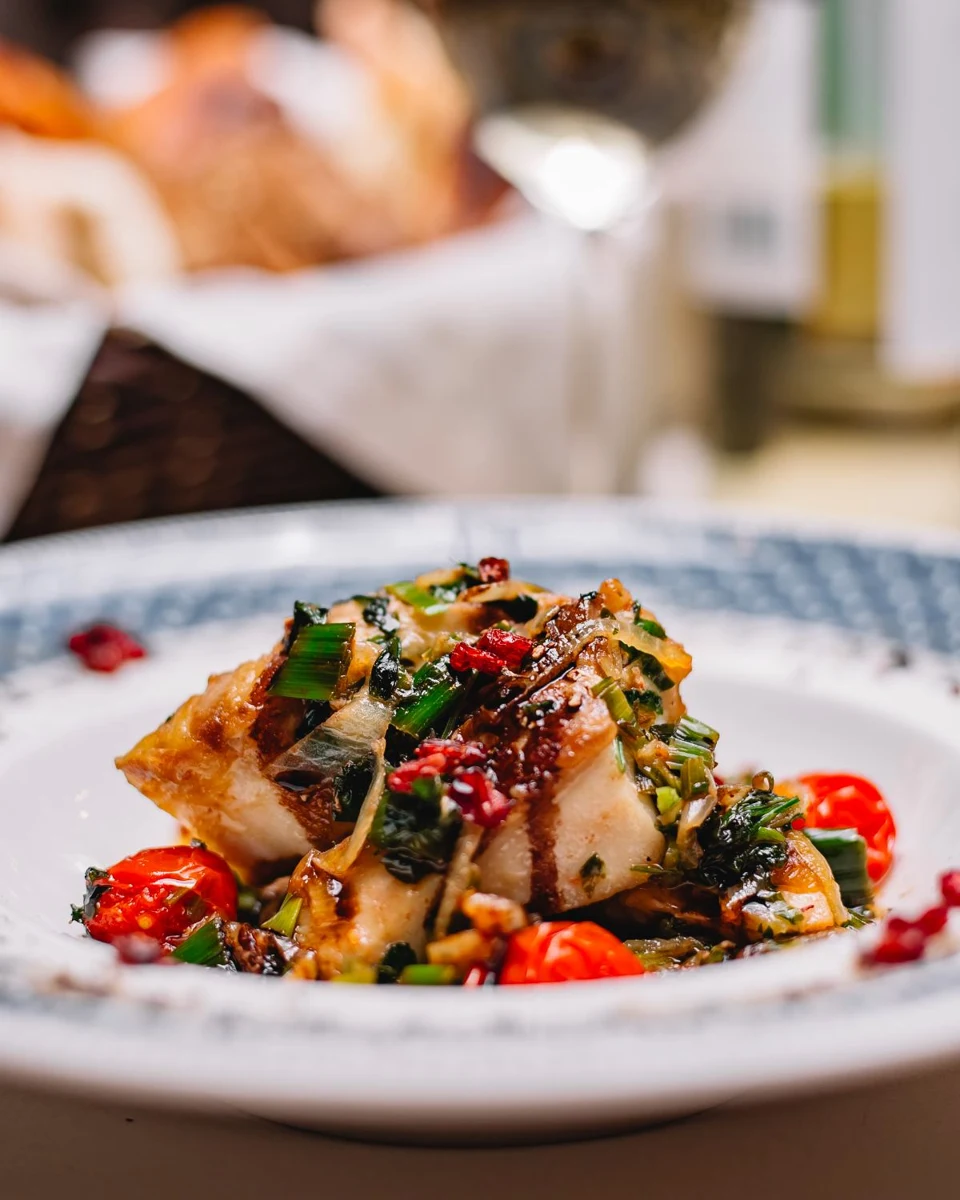 Piatto di pesce con verdure
